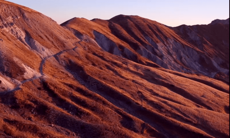 Il Gran Sasso all'alba filmato da Fernando di Fabrizio