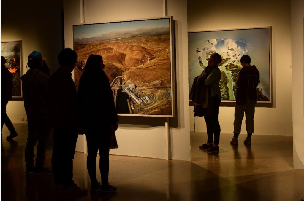 La mostra “Antropocene” del fotografo Edward Burtynsky alla Galleria d’Arte dell’Ontario di Toronto (2018)