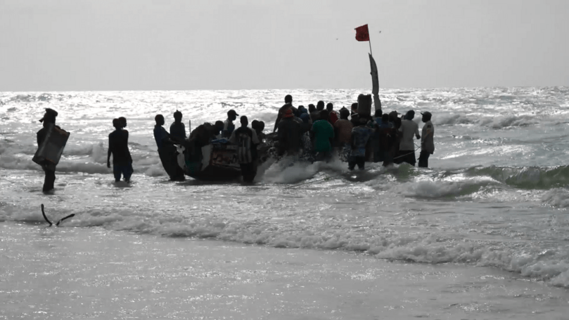 Pescatori artigianali a Kayar, Senegal (dal documentario Until the end of the World)