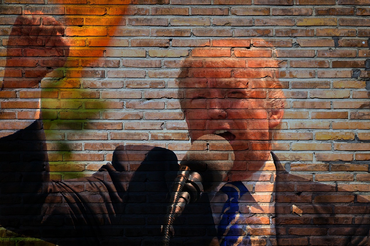 Un murale che rappresenta Donald Trump, ex presidente Usa repubblicano, tycoon negazionista e anti migranti (Foto: Pixabay)