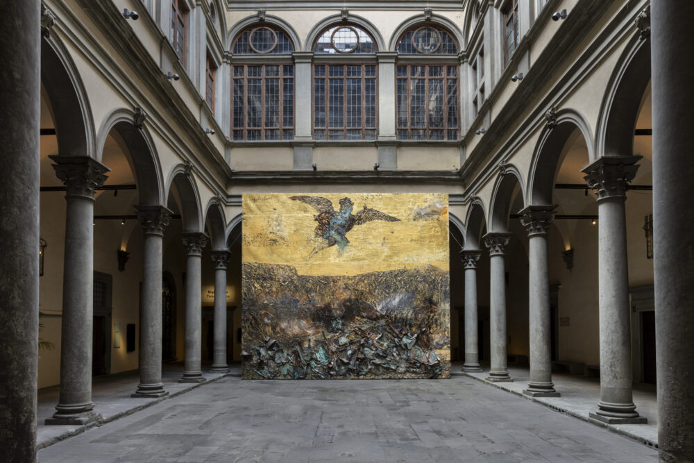 Il San Michele di Kiefer nel cortile di Palazzo Strozzi (Foto: Ela Bialkowska/OKNOstudio)