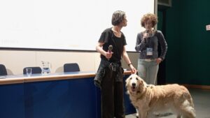 Lo splendido Beau insieme alla regista Claudia Tosi in sala a Cinemambiente 2024