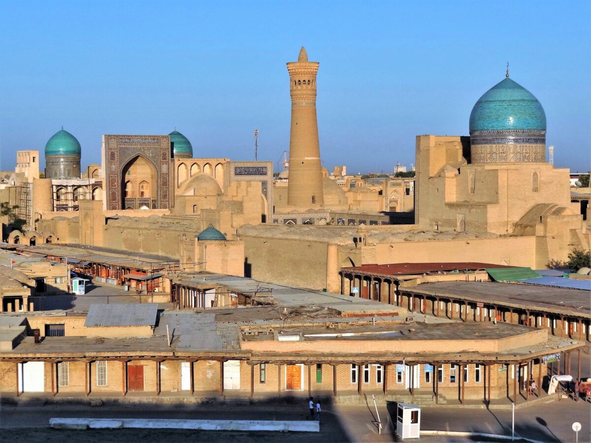 Una veduta del centro storico di Bukhara, in Uzbekistan (Foto: Wikipedia)