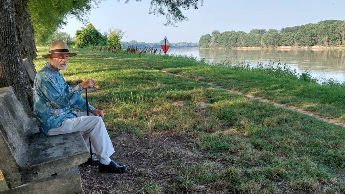 Un'immagine del documentario "Un paese ci vuole. Zavattini, Luzzara e il Po” di Francesco Conversano e Nene Grignaffin