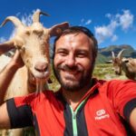 un volontario del progetto Pasturs