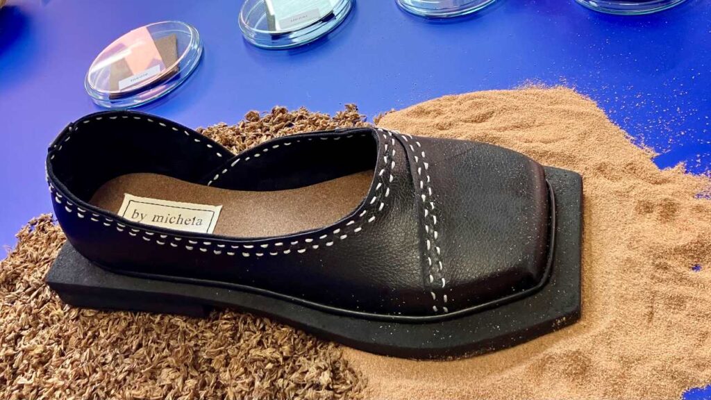 Cartoline dal Fuorisalone: la scarpa in materiale riciclato