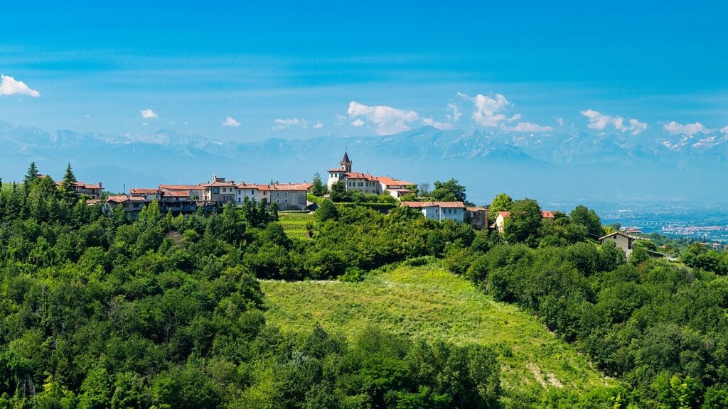 Il dolce abbraccio della Strada Romantica: Vista su Cissone (Cn)