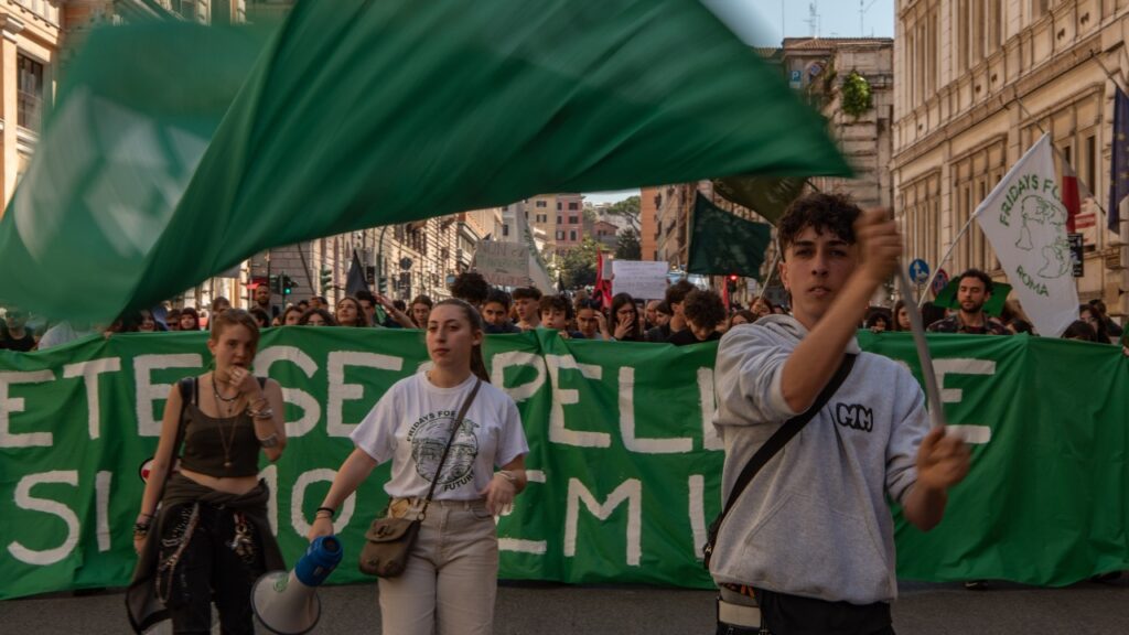 Friday for future, Torna in piazza il climate strike: la manifestazione dell'11 aprile a Roma