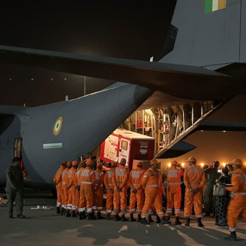 L'arrivo degli aiuti umanitari inviati in Myanmar dall'India. Foto: Governo indiano