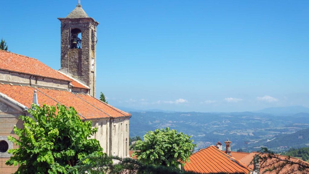 Il dolce abbraccio della Strada Romantica: Il panorama da Mombarcaro (Cn