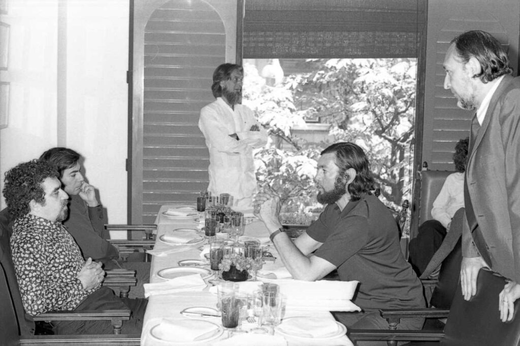 Mario Vargas Llosa, lo spirito ribelle dell'America Latina: Gabriel García Márquez, Mario Vargas Llosa, Carlos Barral, Julio Cortázar e Jose María Castellet a Barcellona, nel 1972
