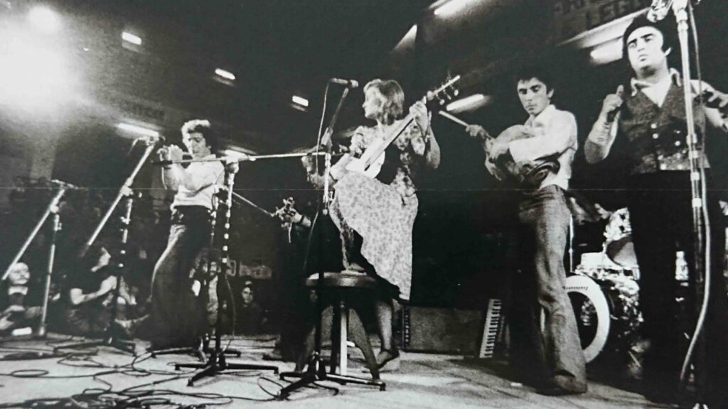 Addio a Enzo De Martino: La Nuova Compagnia di Canto Popolare nel 1976