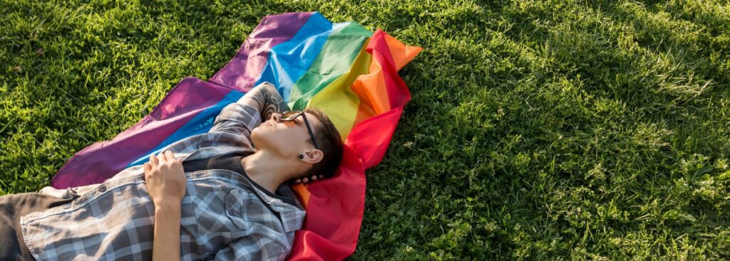 Intervista a Eliana Liotta: un ragazzo in relax sul prato