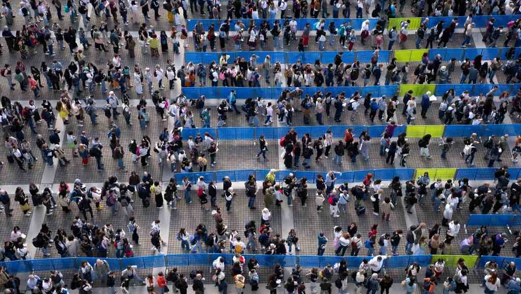 Salto25 è un successo ma l'editoria cala: le file all'ingresso