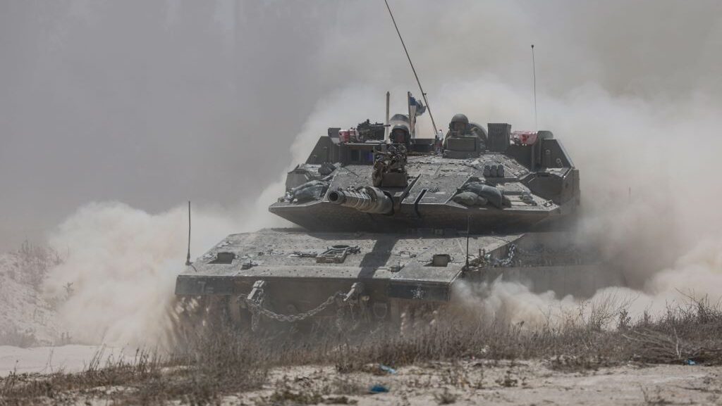 Carri armati israeliani al confine meridionale di Israele con Gaza, 20 maggio 2025