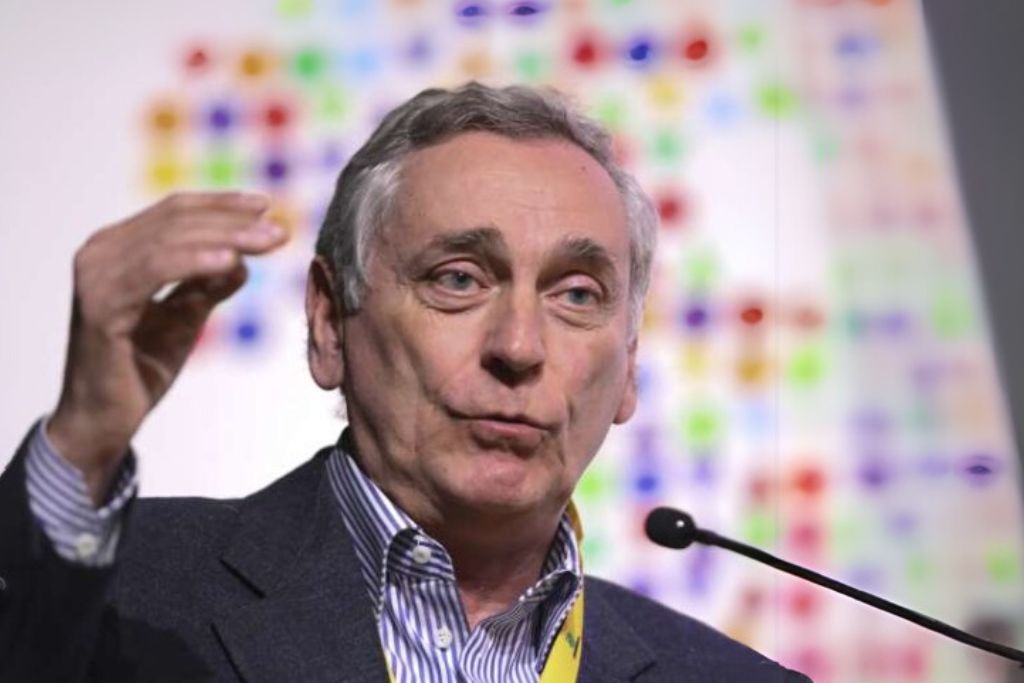 Il climatologo Antonello Pasini durante un convegno