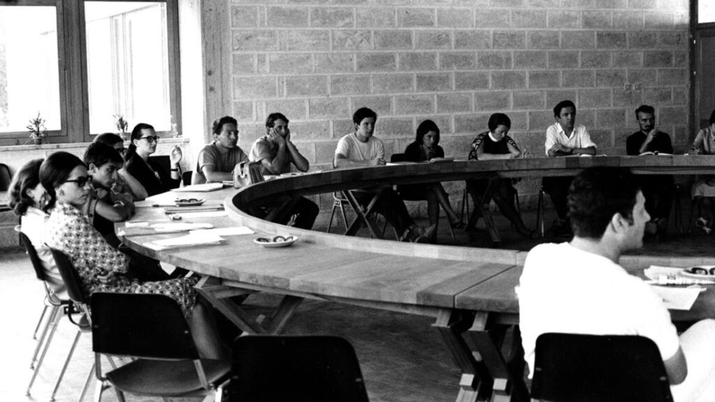 Una riunione a Trappeto, nel 1967