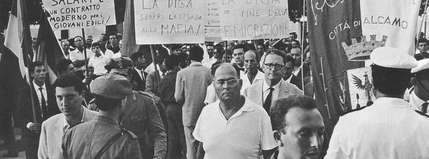 Daniela Dolci e il sogno educativo di Danilo Dolci: l'educatore durante una manifestazione