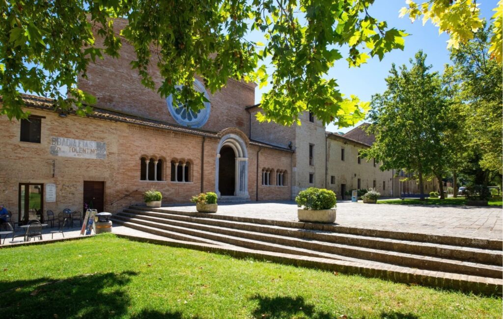Sette cammini in Val di Fiastra: l'abbadia