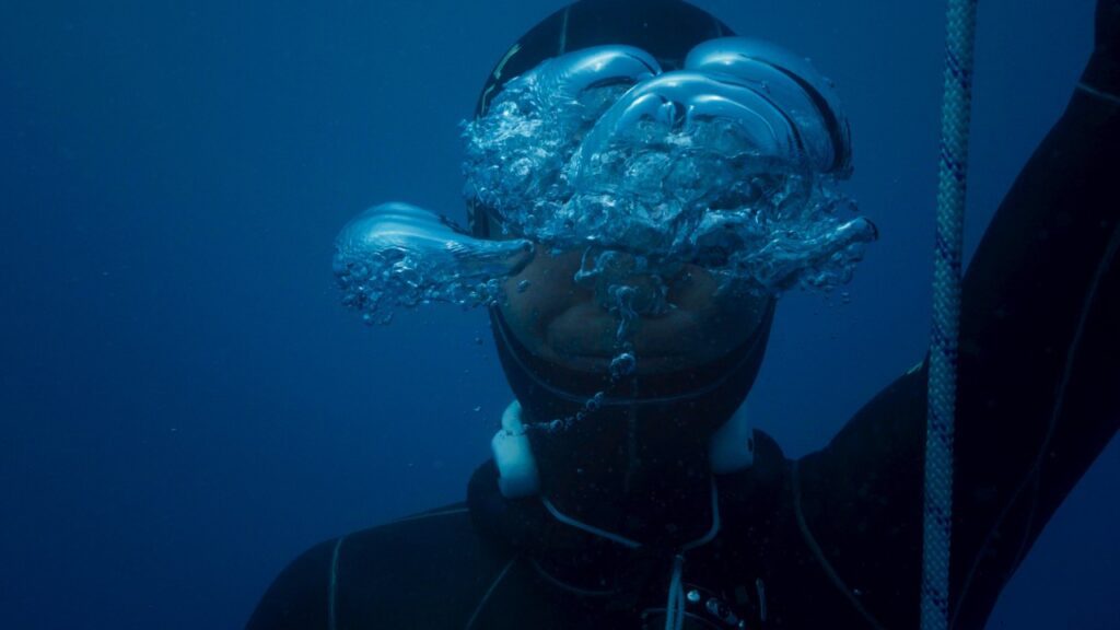 "Breath", il docufilm che racconta la bellezza e la sofferenza del mare