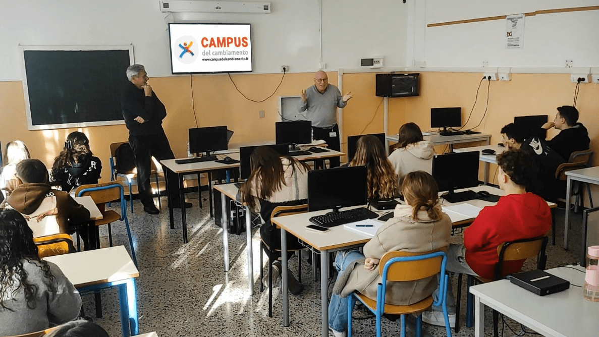 Un incontro tra gli studenti del liceo “Duchessa di Galliera” e gli attivisti Silvio Bruschi e Giorgio Schultze dell’ associazione Campus del Cambiamento