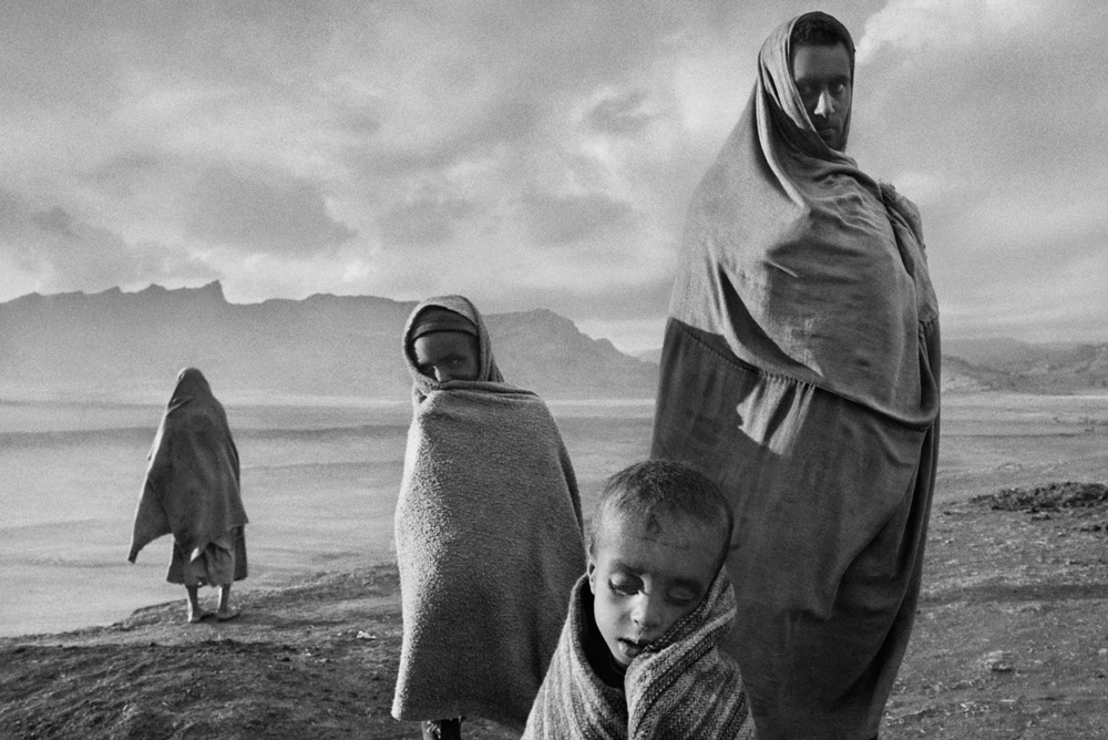 Sebastião Salgado, Rifugiati nel campo di Korem, Etiopia,