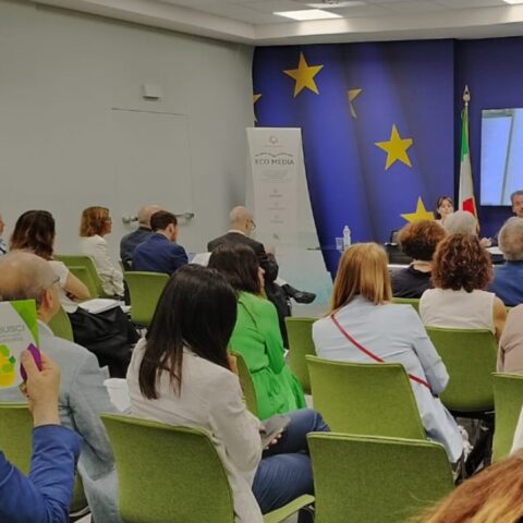 Rapporto Eco Media 2024: la sala della conferenza