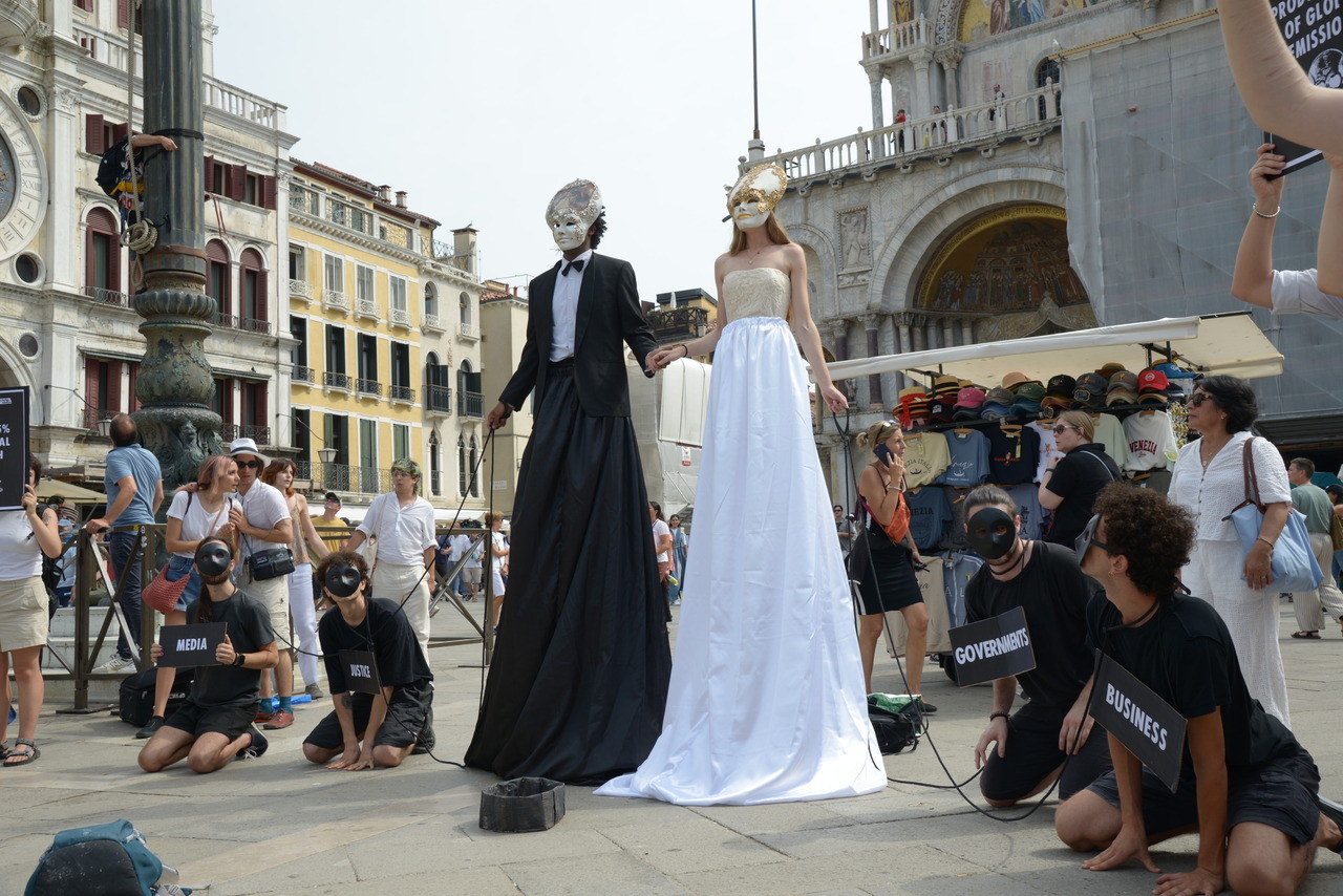 superricchii extinction rebellion