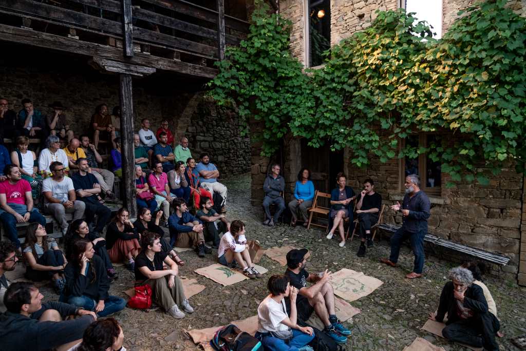 Quarantottore a Campsirago, Giardino delle Esperidi: Michele Losi con il pubblico del festival
