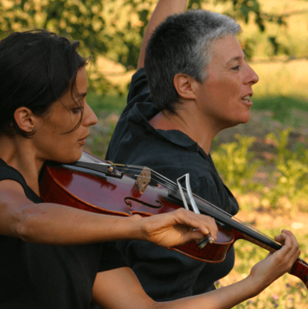 Sista Bramini e Camilla dell'Agnola in Miti d'Acqua