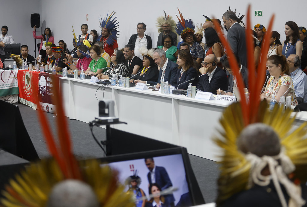 Il presidente della COP30, Andre Correa do Lago, partecipa al “Dialogo sul clima di Belém con i popoli indigeni”. Foto di Hermes Caruzo/COP30