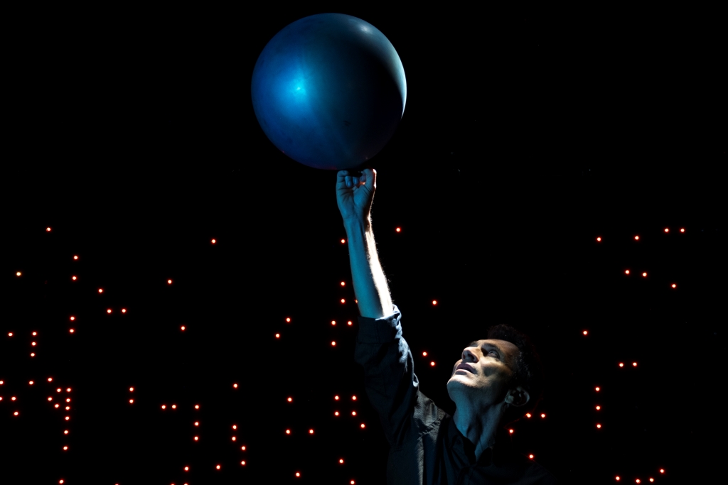 Muta Imago, "Atomica". Foto di scenza