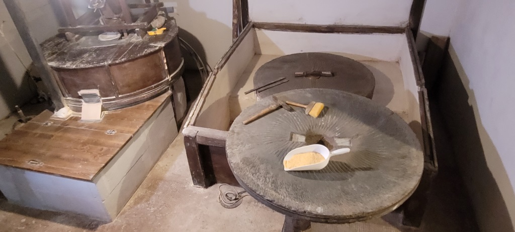 Immergersi in Garfagnana: La macina per produrre il neccio