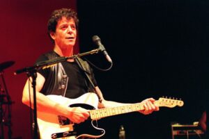 Lou Reed e la balena bianca: il cantautore con la chitarra al Shepherds Bush Empire