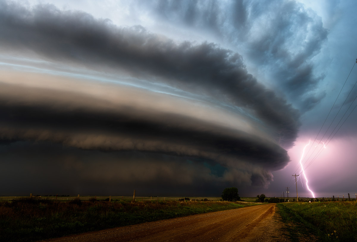 Supercell.-©-Dennis-Hualong-Zhang-vincitore-The-Stormy-Sky-Award-2025
