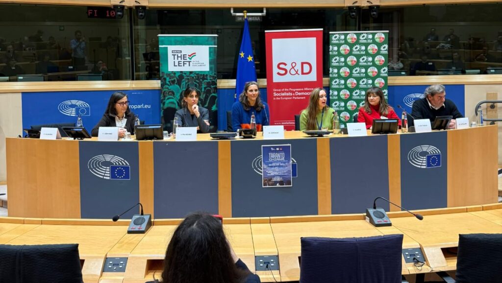 Taranto chiama, il docufilm di Rosy Battaglia a Bruxelles: un momento dell'incontro a Bruxelles