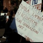 Un fotogramma di "Taranto chiama", scritto e diretto da Rosy Battaglia