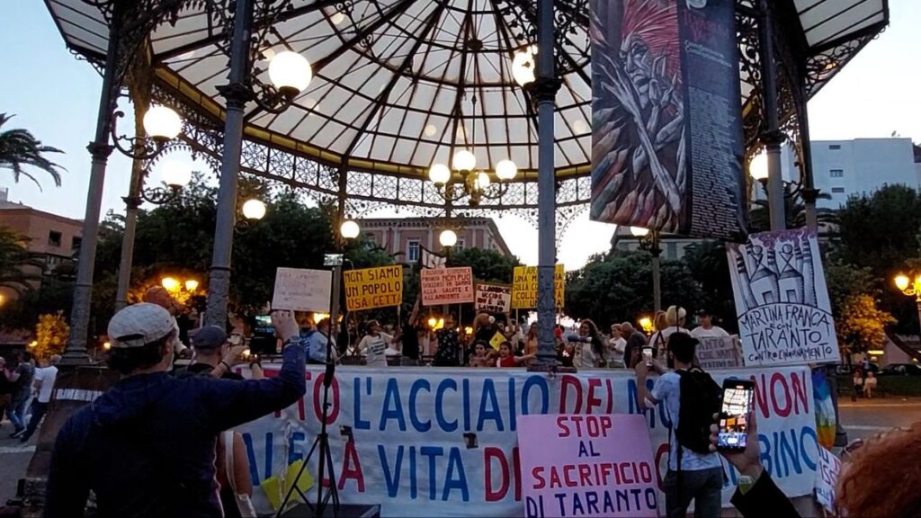 Un fotogramma di "Taranto chiama"
