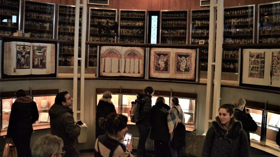Esplorando San Lazzaro, il microcosmo che conserva la cultura armena: l'interno della biblioteca