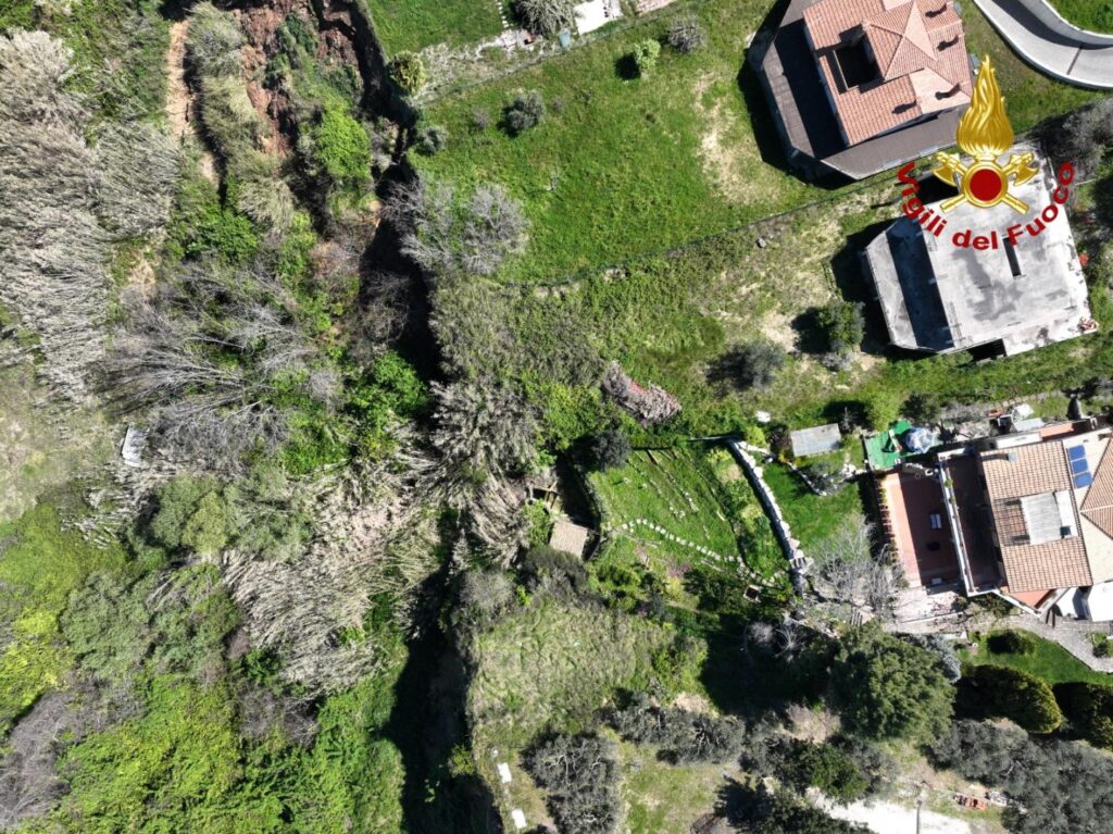 La frana di Petacciato (Cb), aprile 2026. Foto: Vigili del fuoco