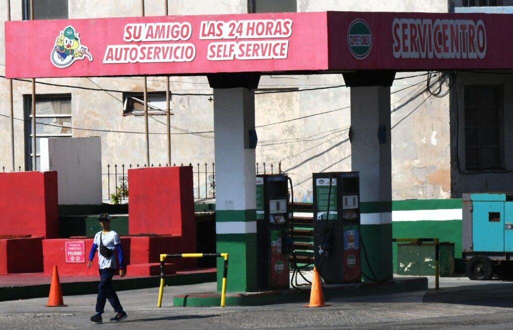 Una stazione di servizio all’Avana, chiusa dopo il blocco del carburante imposto dagli Usa nel gennaio scorso, 27 aprile 2026. Foto: Paul Hennessy/Sopa Images/Zuma