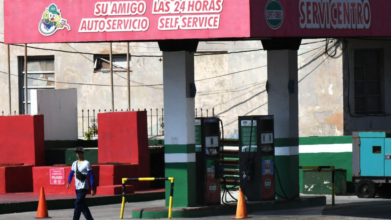 Una stazione di servizio all’Avana, chiusa dopo il blocco del carburante imposto dagli Usa nel gennaio scorso, 27 aprile 2026. Foto: Paul Hennessy/Sopa Images/Zuma