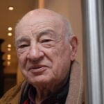 Il filosofo Edgar Morin in primo piano durante un incontro a Barcellona nel 2009.