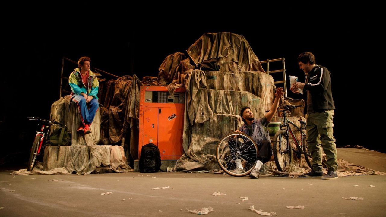Una scena di "Los De Ahì" di Claudio Tolcachir
