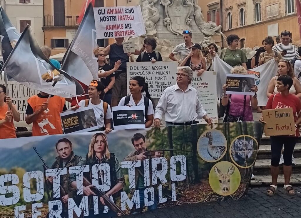 Pantheon contro il ddl caccia, martedì 23 giugno. Foto: Sapereambiente