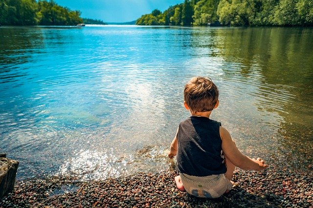 Il bambino è un'acqua di sorgente