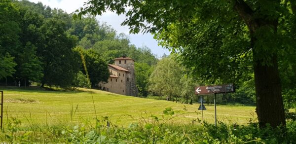 Il monastero di Torba, lungo la Via Francisca