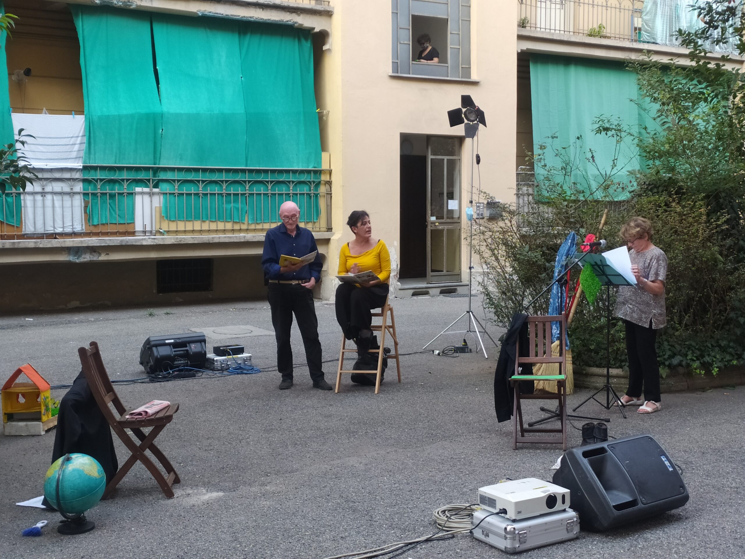 Spettacolo di Serena Bavo (lei è al centro con la maglia gialla)_2