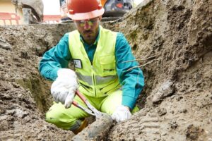 Il Gruppo Hera è la prima realtà in Italia ad avviare un’importante sperimentazione per utilizzare plastica riciclata e di provenienza tracciata nella realizzazione di tali condotte.