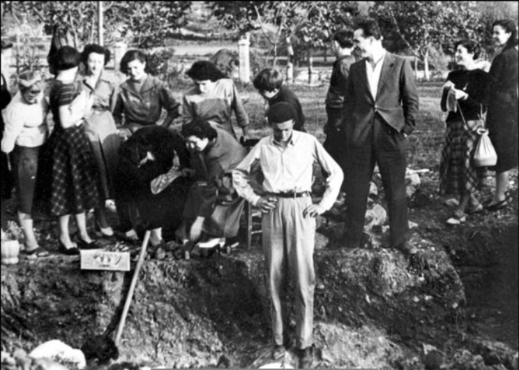 Antonio Cederna sugli scavi di Carsoli (AQ), 1950-51 (Foto: Archivio Cederna)